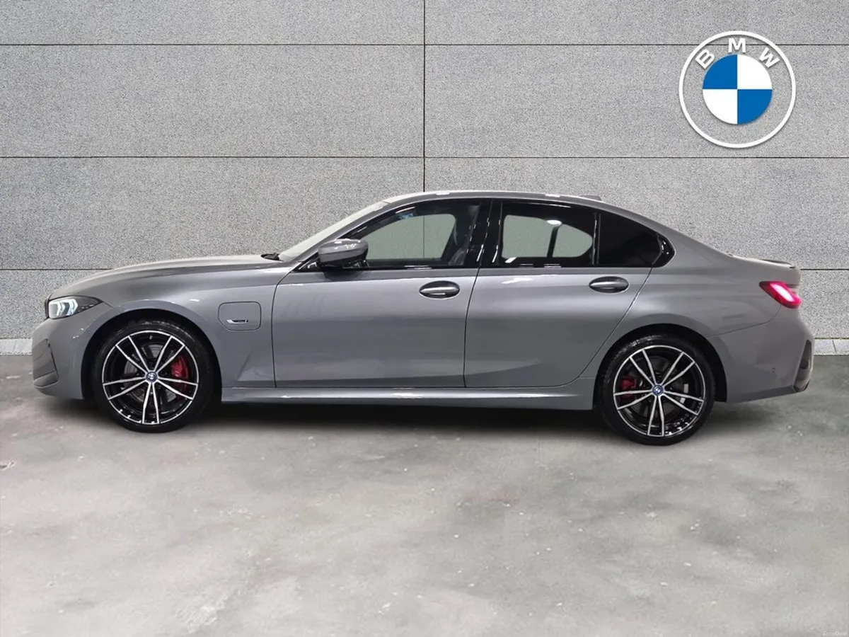 BMW 3-Series 330e M Sport Saloon - Image 4