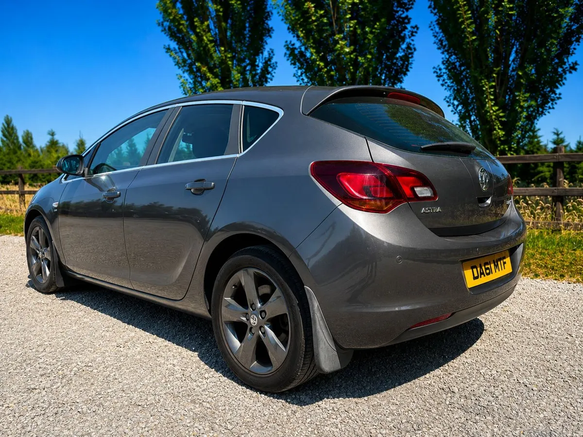 Vauxhall Astra 2012 - Image 2