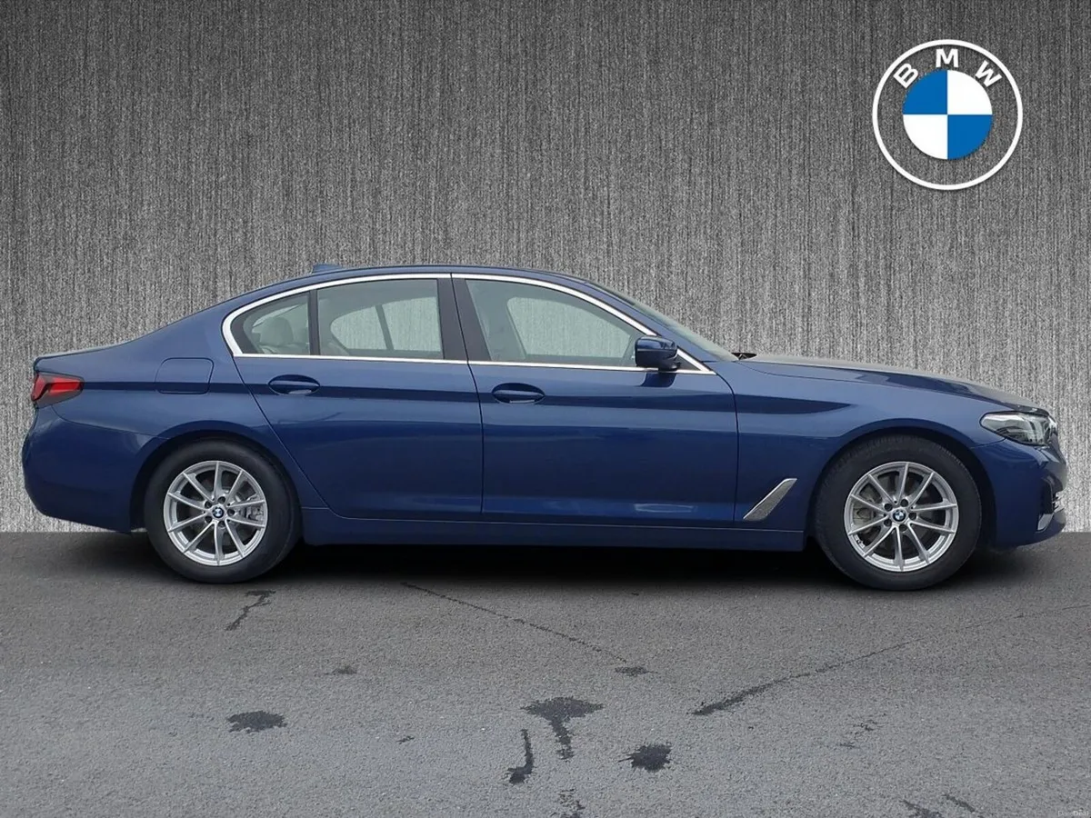 BMW 5-Series 520d SE (MHT) - Image 3