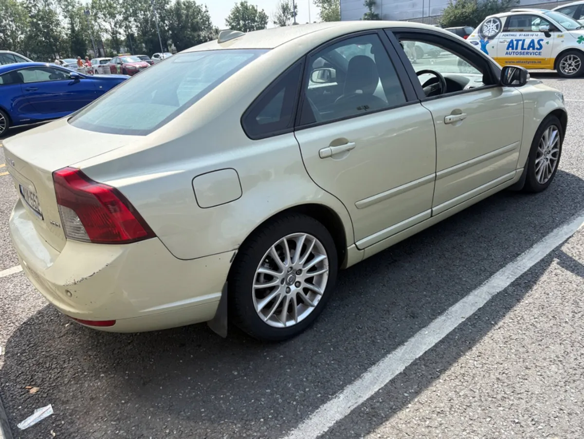 Volvo S40 2.0 D SE LUXURY MANUAL - Image 6
