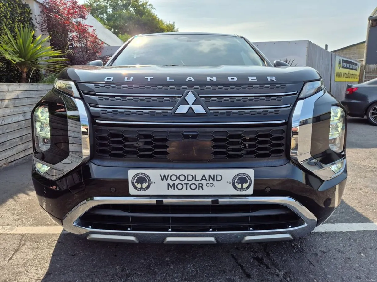 Mitsubishi Outlander 2.4 PVEV / 7 SEATER / EXCEED - Image 3