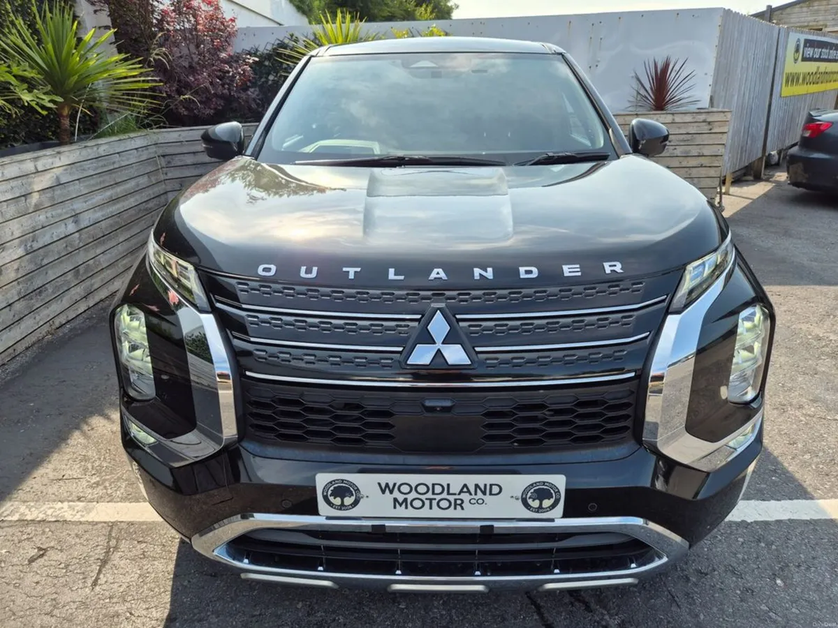 Mitsubishi Outlander 2.4 PVEV / 7 SEATER / EXCEED - Image 4