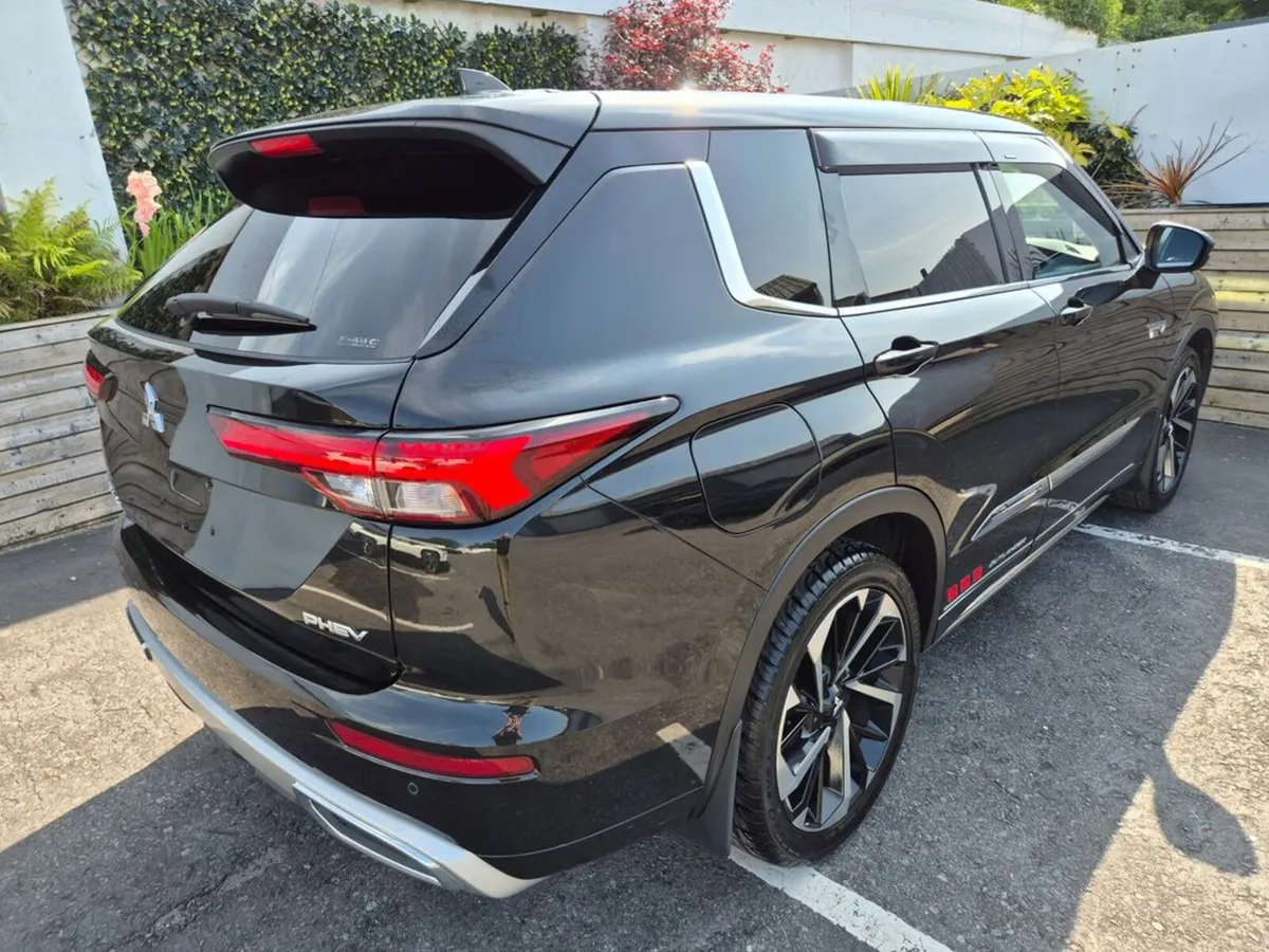 Mitsubishi Outlander 2.4 PVEV / 7 SEATER / EXCEED - Image 6
