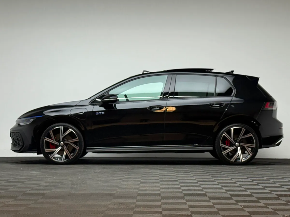 Volkswagen Golf GTE 1.5 PHEV 272HP DSG *PAN ROOF* - Image 4