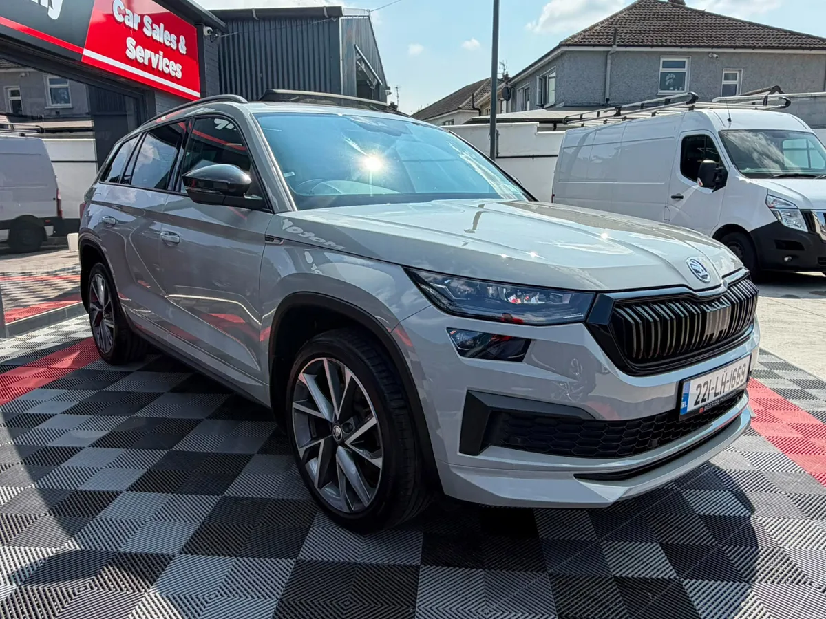 (221) Škoda Kodiaq Sportline - Pano Sun Roof - Image 3