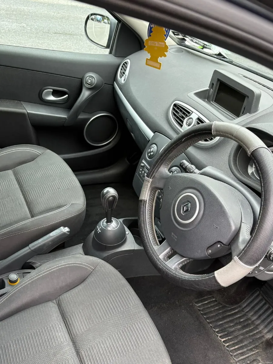 Renault Clio 2010 - Image 1