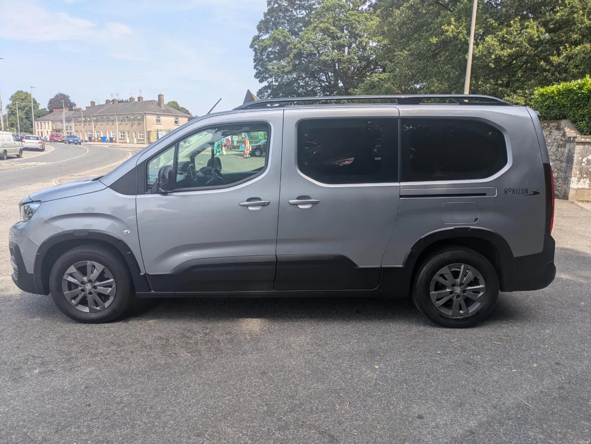 Wheelchair-AccessiblePeugeot Rifter 7 Seats taxi - Image 6