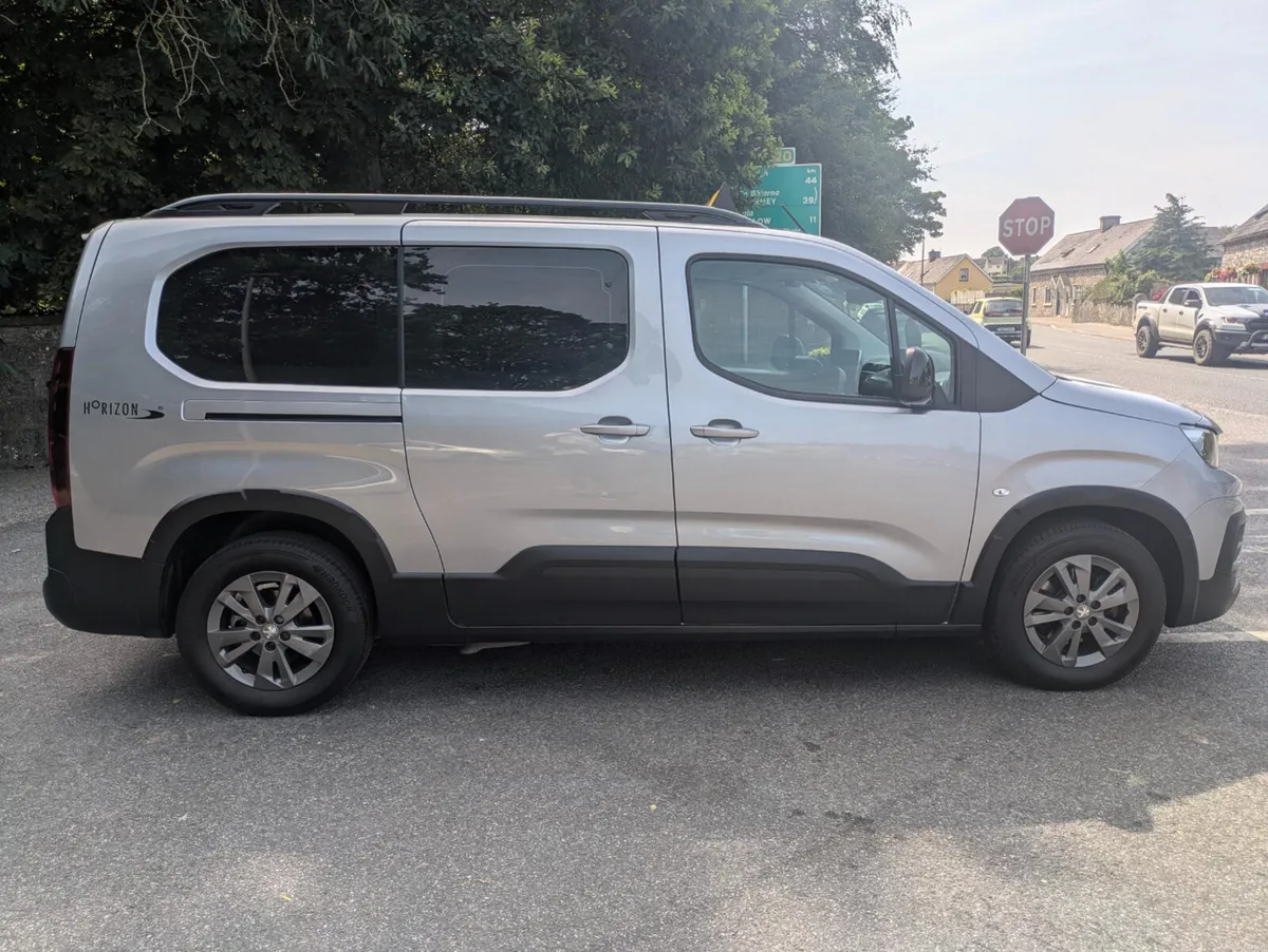 Wheelchair-AccessiblePeugeot Rifter 7 Seats taxi - Image 4