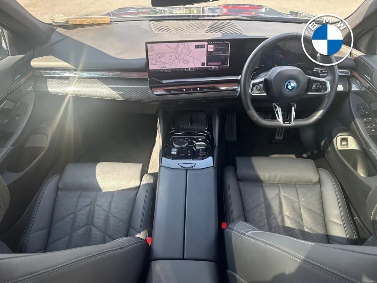 BMW 5-Series 550e xDrive M Sport - Image 4