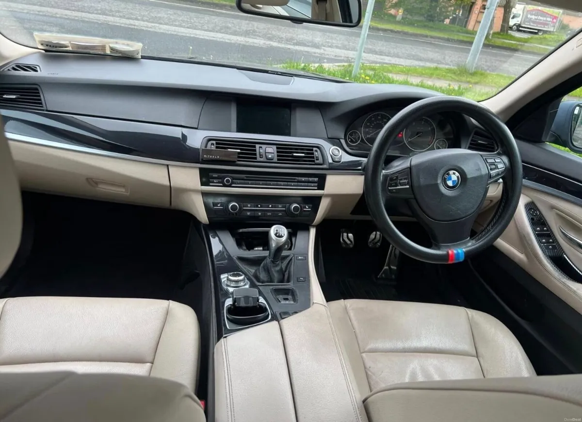 BMW 5-Series 2011 - Image 5