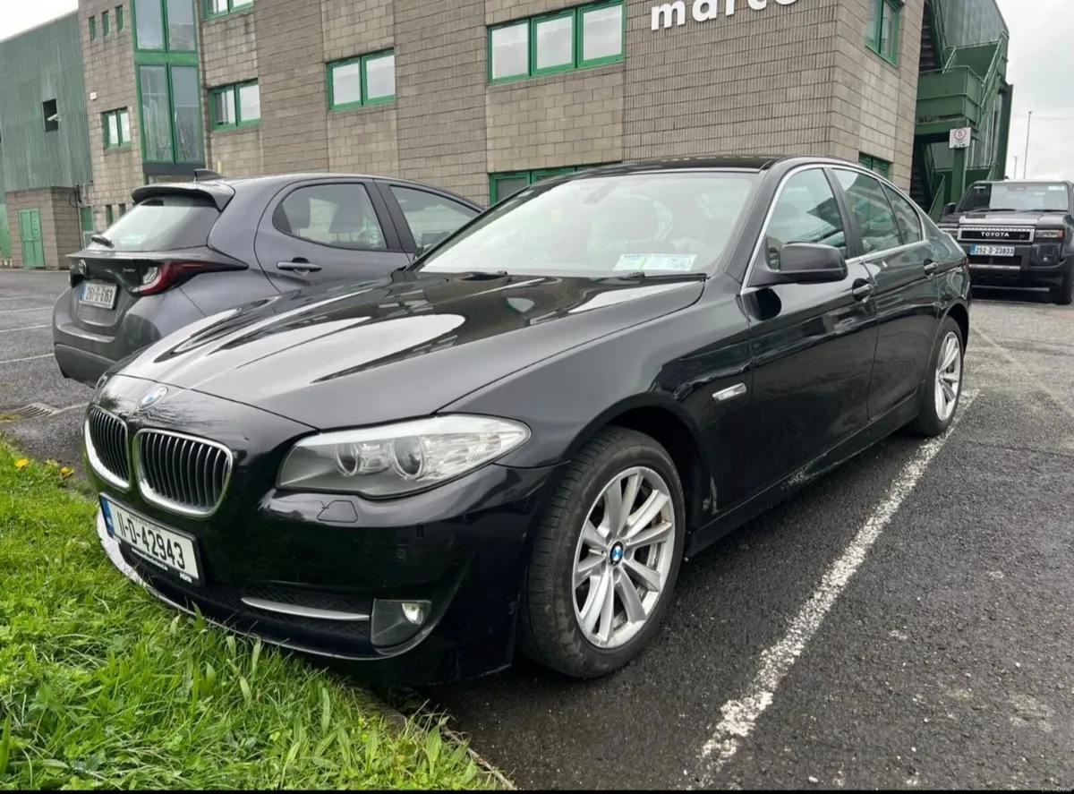 BMW 5-Series 2011 - Image 2