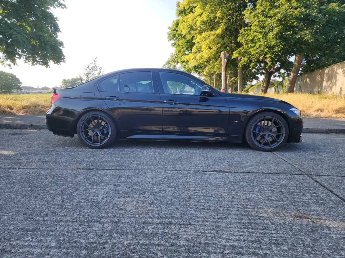 BMW 330e MSport - Image 2