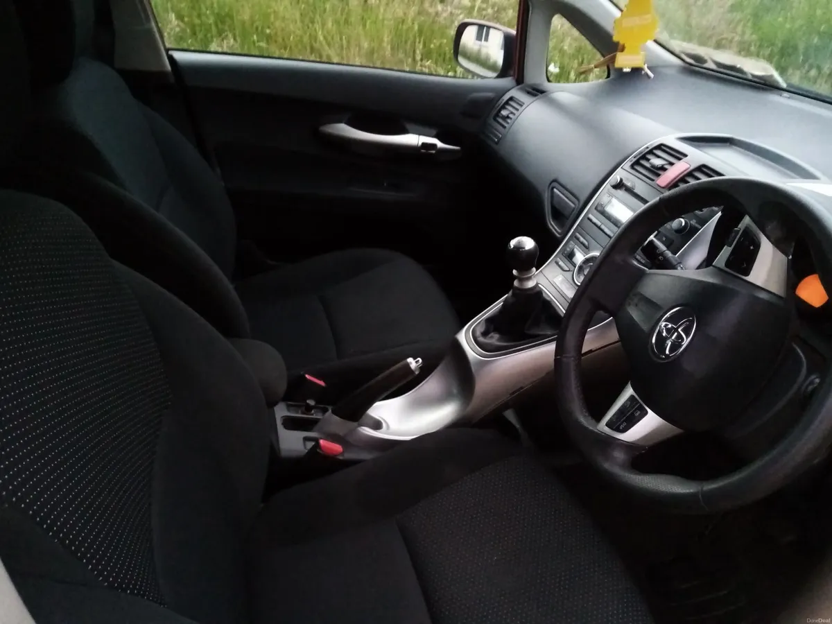 Toyota Auris 2012 - Image 3