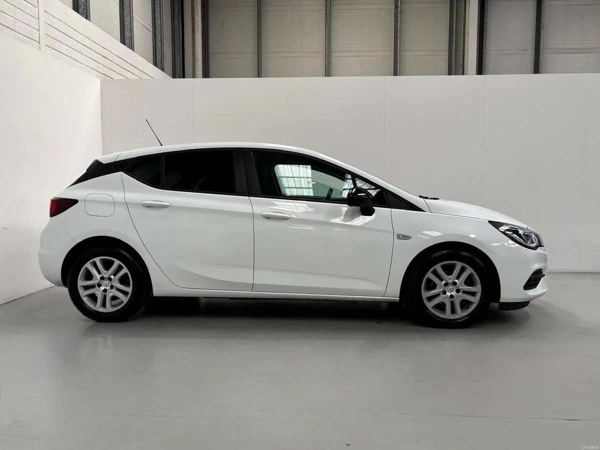 2022 Opel Astra van - Image 2