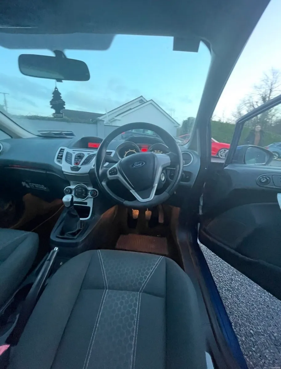 Ford Fiesta 2010 - Image 4