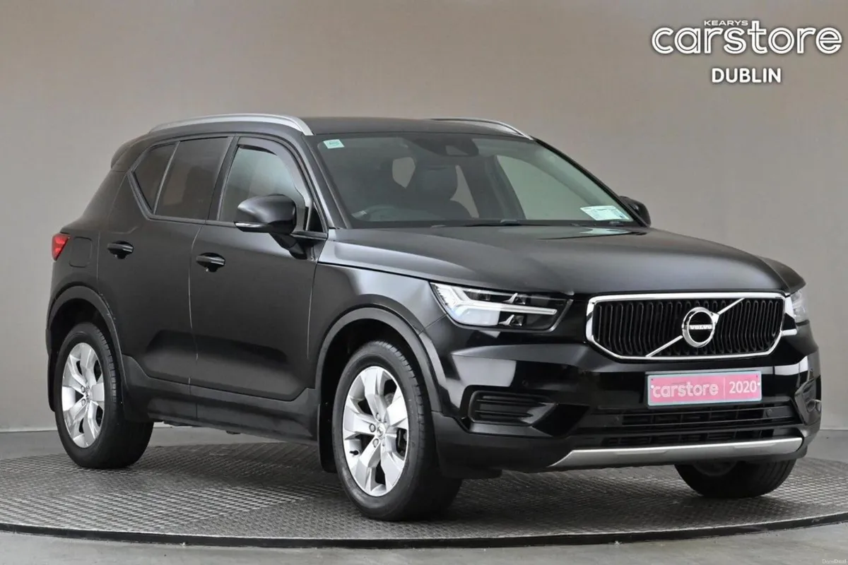 Volvo XC40 1.5 T3 MOMENTUM **HALF LEATHER** - Image 1