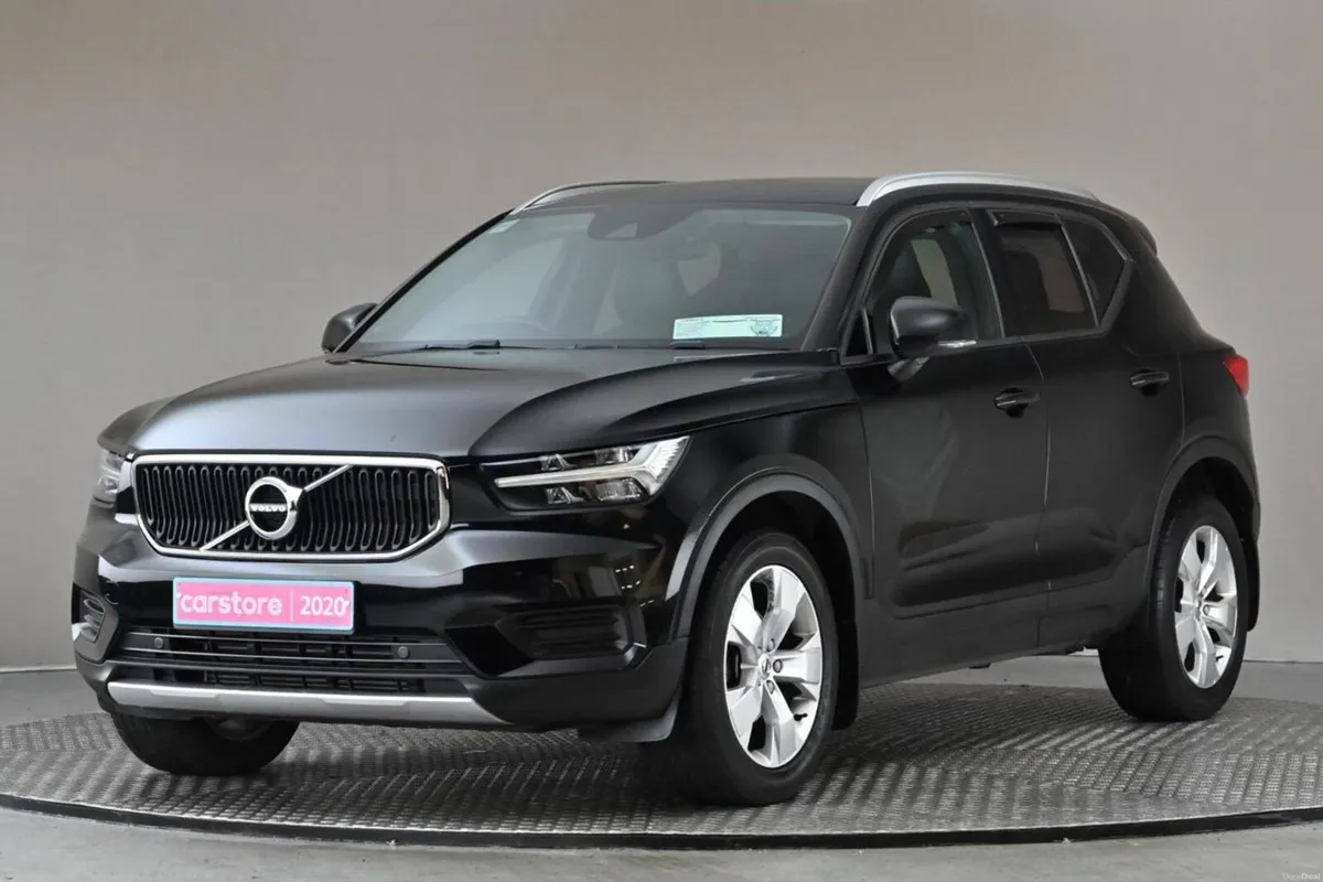 Volvo XC40 1.5 T3 MOMENTUM **HALF LEATHER** - Image 3