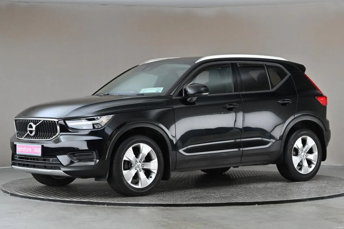 Volvo XC40 1.5 T3 MOMENTUM **HALF LEATHER** - Image 4