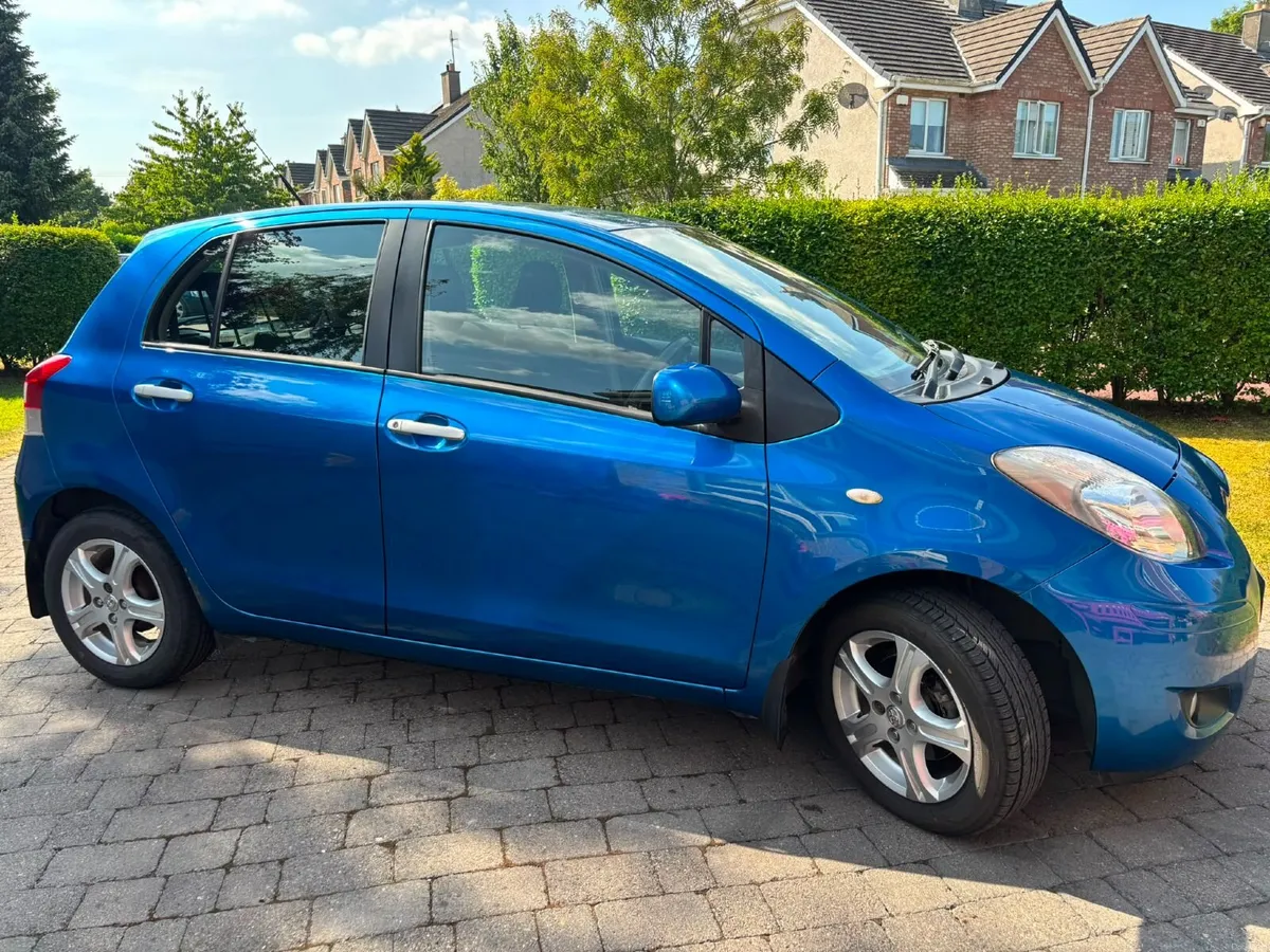 Toyota Yaris 2010 - Image 2