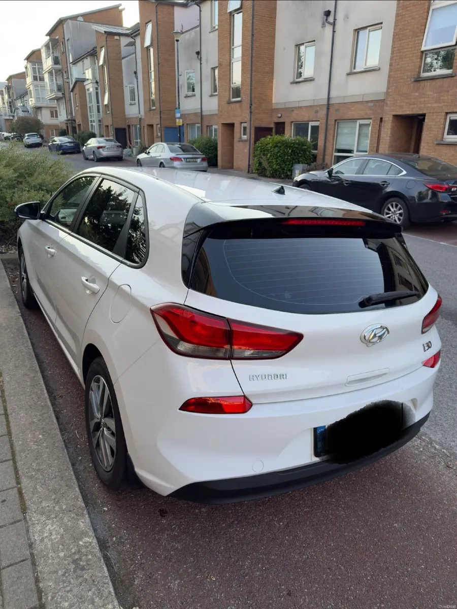 Hyundai i30 Deluxe 2017 - Image 2