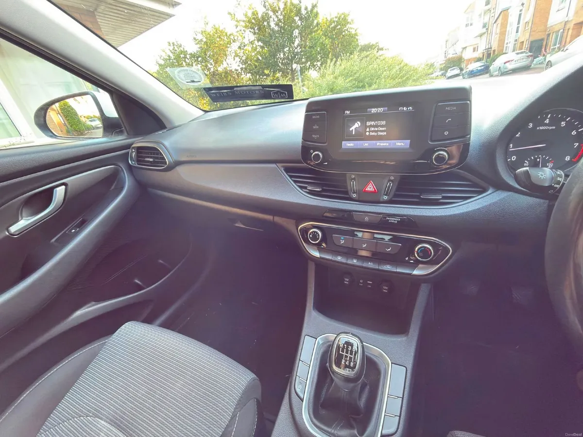 Hyundai i30 Deluxe 2017 - Image 3