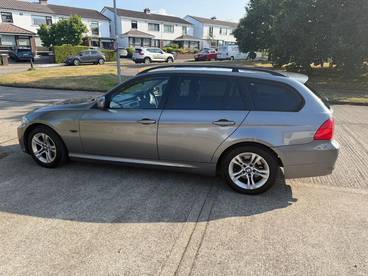 BMW 3-Series 2009 - Image 1