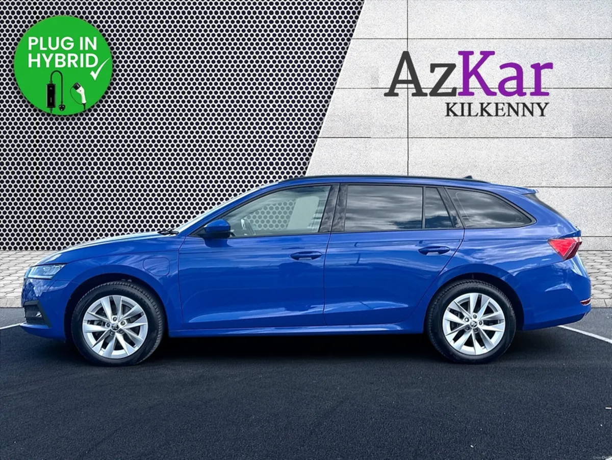 Skoda Octavia 2022 SE TECH 1.4 PETROL PLUG IN HYBR - Image 5
