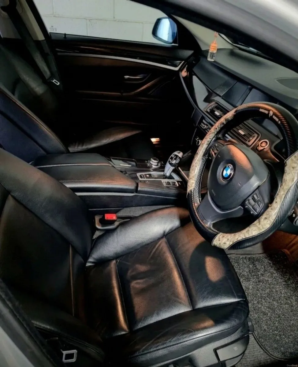 BMW 5-Series 2012 - Image 2