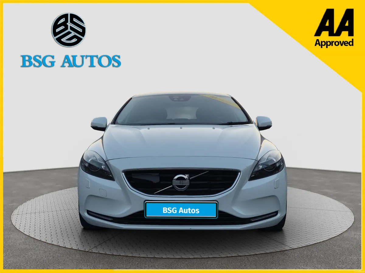 2014 VOLVO V40 T4 1.6 PETROL AUTOMATIC - Image 3