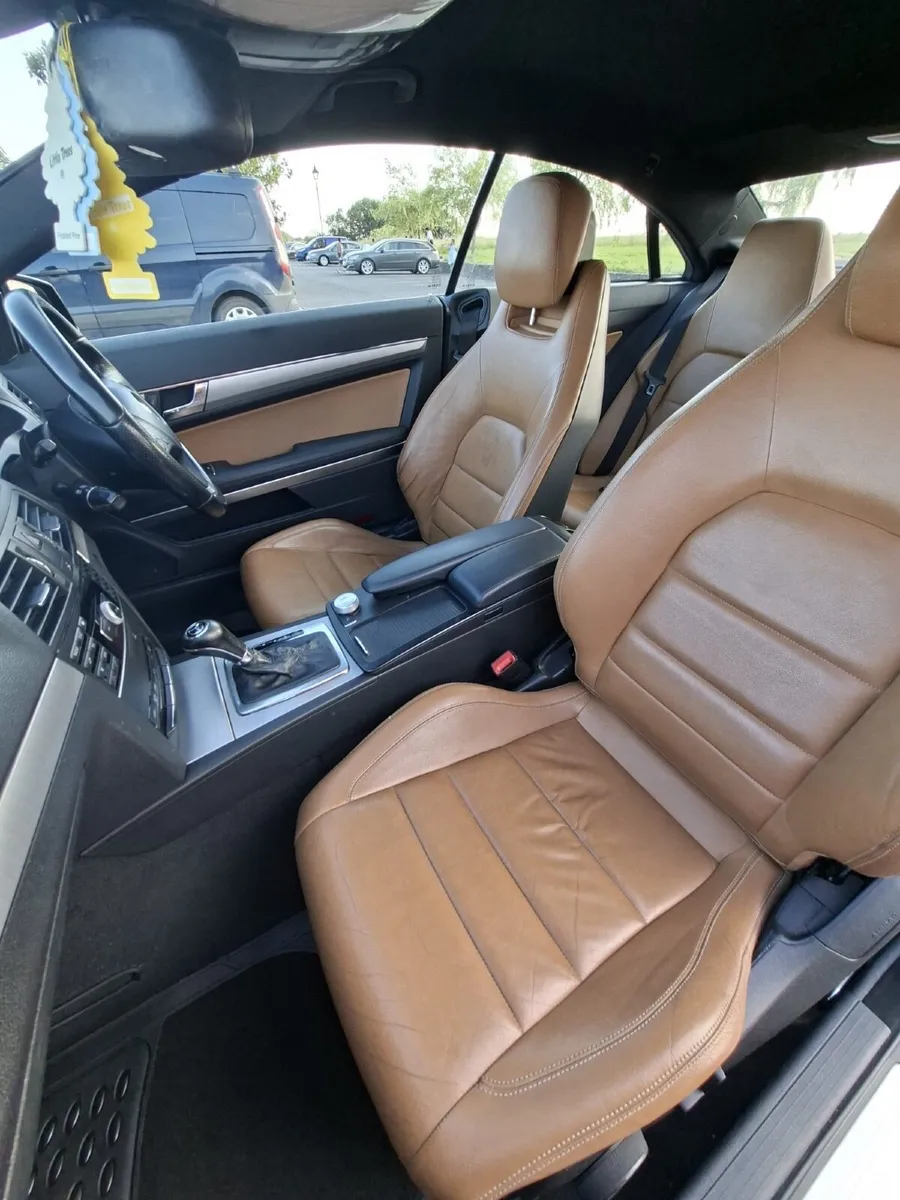 Mercedes-Benz E-Class 2011 - Image 6