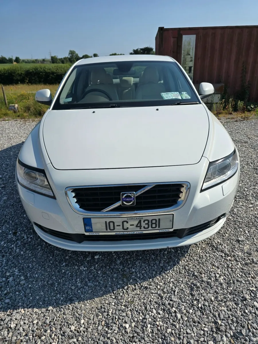 Volvo S40 2010 - Image 1