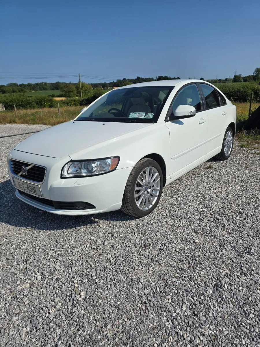 Volvo S40 2010 - Image 2