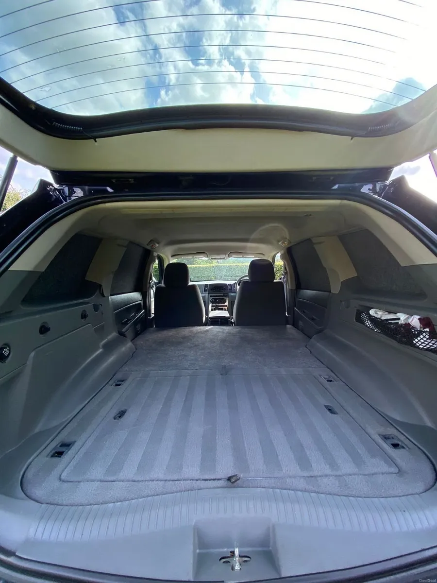 Jeep Cherokee 2010 - Image 2