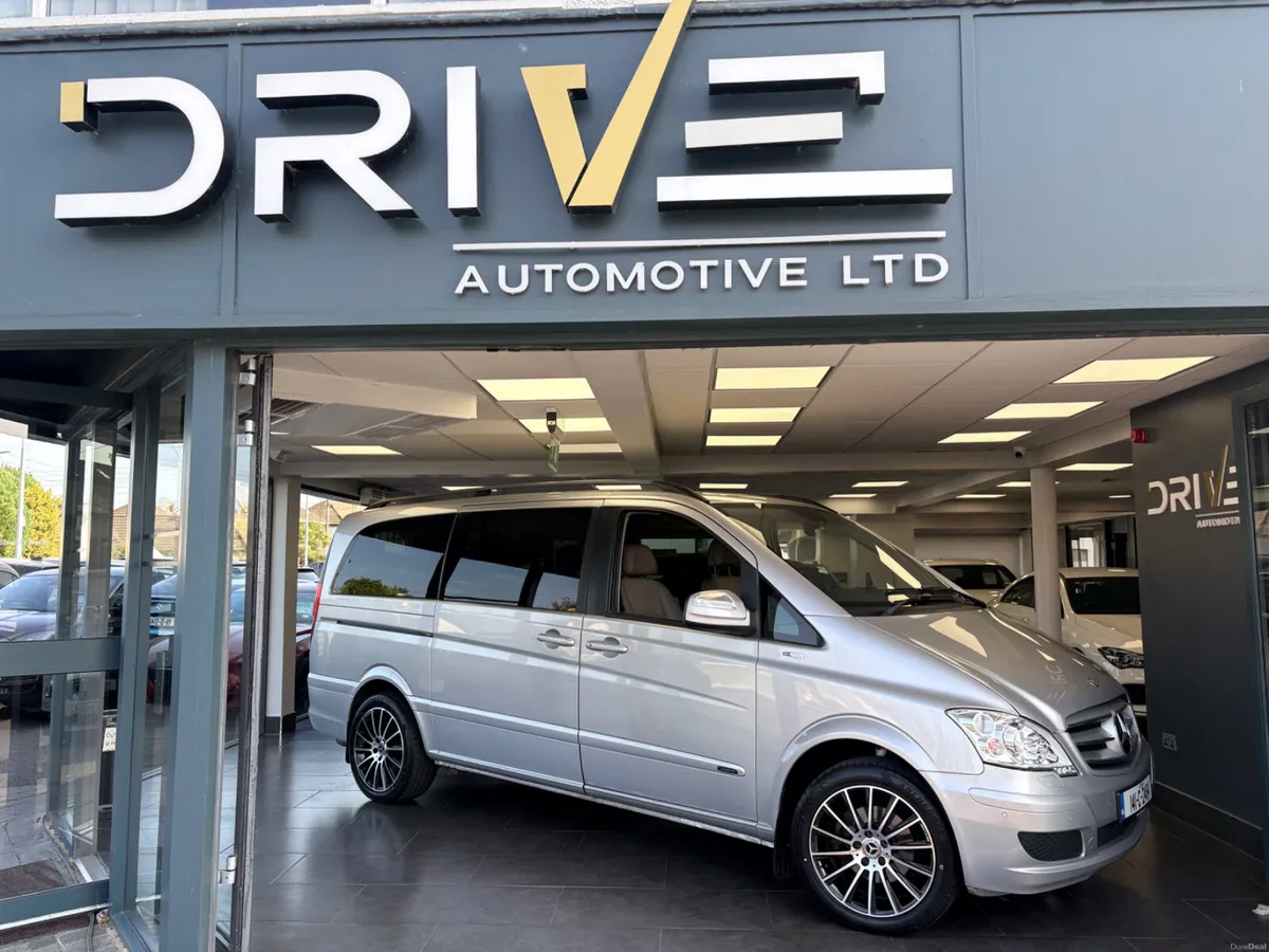 2014 mercedes v class mini van 8 Seats***Warranty* - Image 3