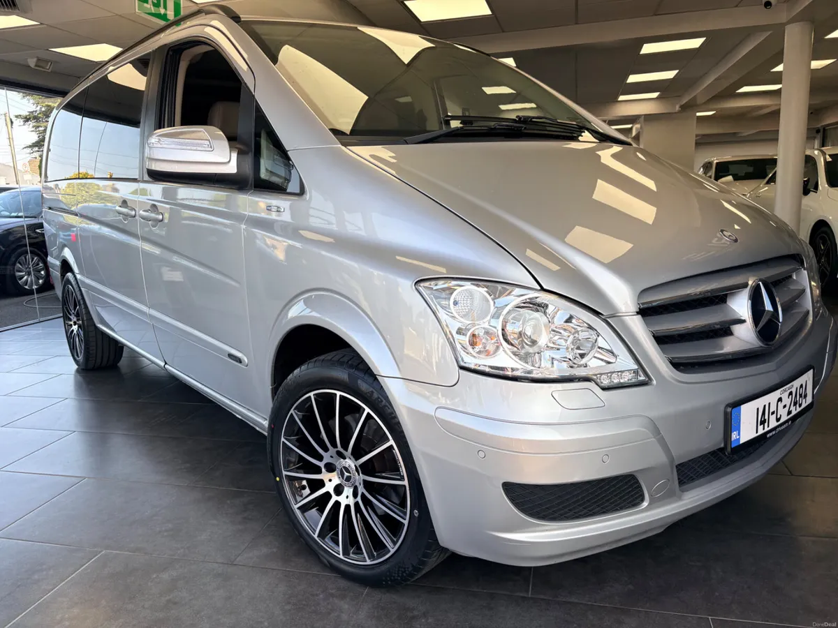 2014 mercedes v class mini van 8 Seats***Warranty* - Image 2