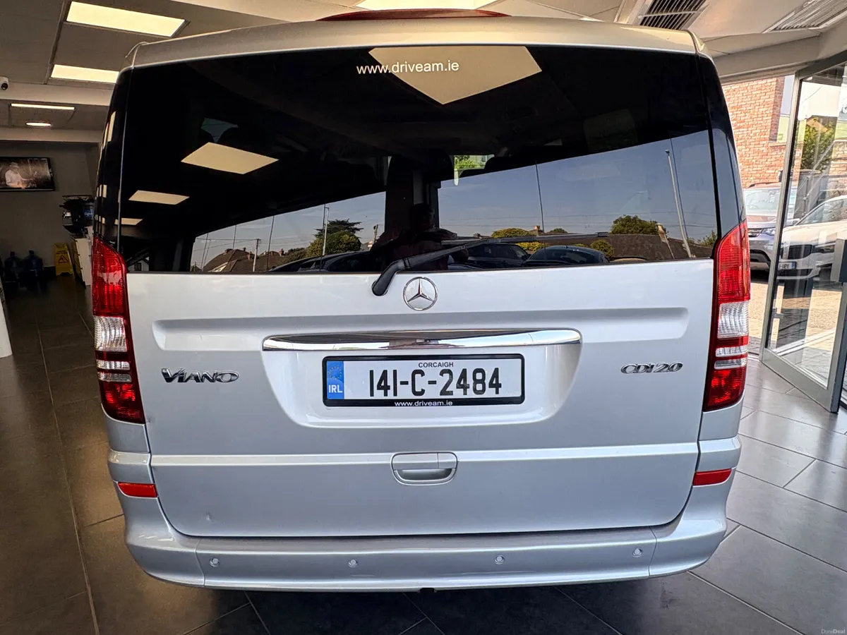 2014 mercedes v class mini van 8 Seats***Warranty* - Image 6