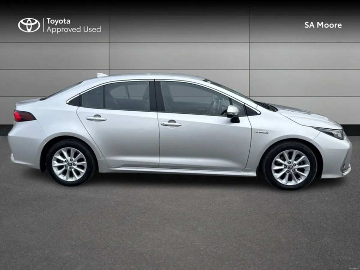 Toyota Corolla HYBRID LUNA SALOON - Image 3
