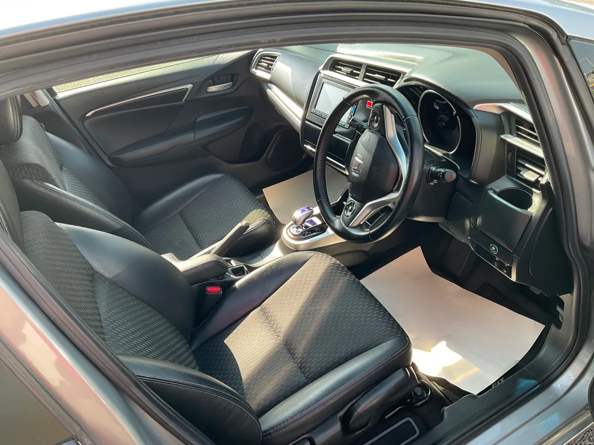 Honda fit 2017 Automatic - Image 4