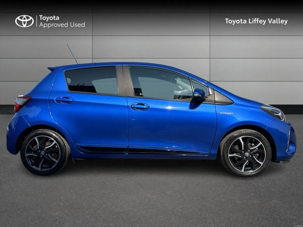 Toyota Yaris YARIS HYBRID DESIGN - Image 3