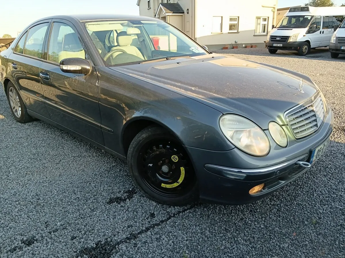 Mercedes benz E200 - Image 3