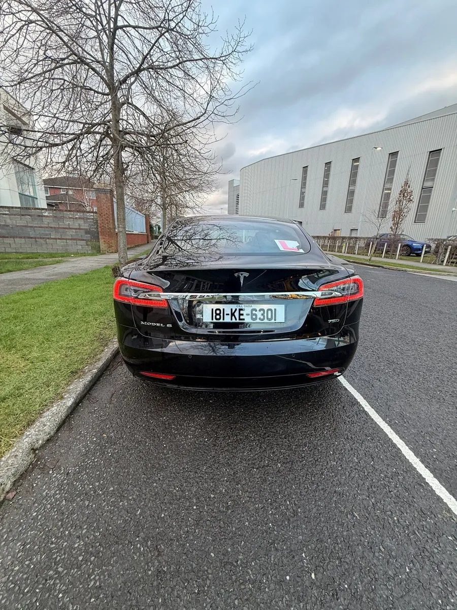 TESLA MODEL S - Image 2