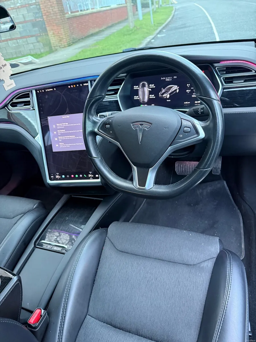 TESLA MODEL S - Image 4