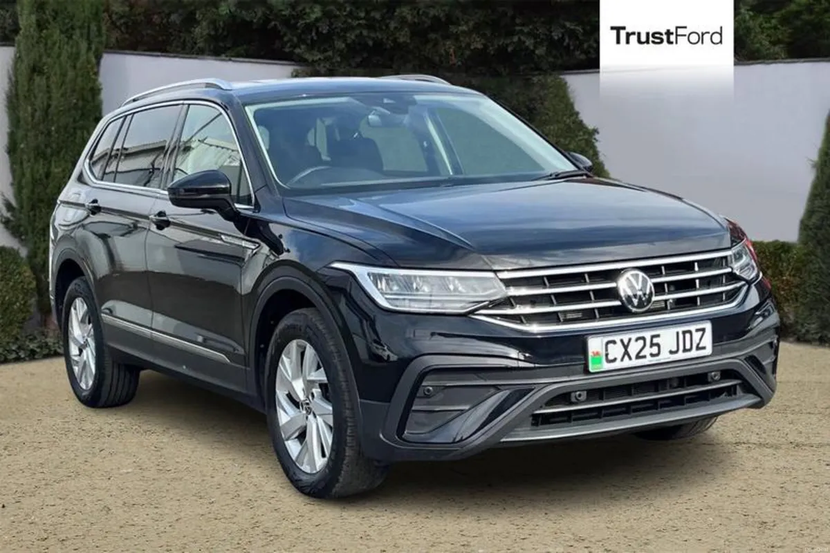 Volkswagen Tiguan Allspace Life - Image 1