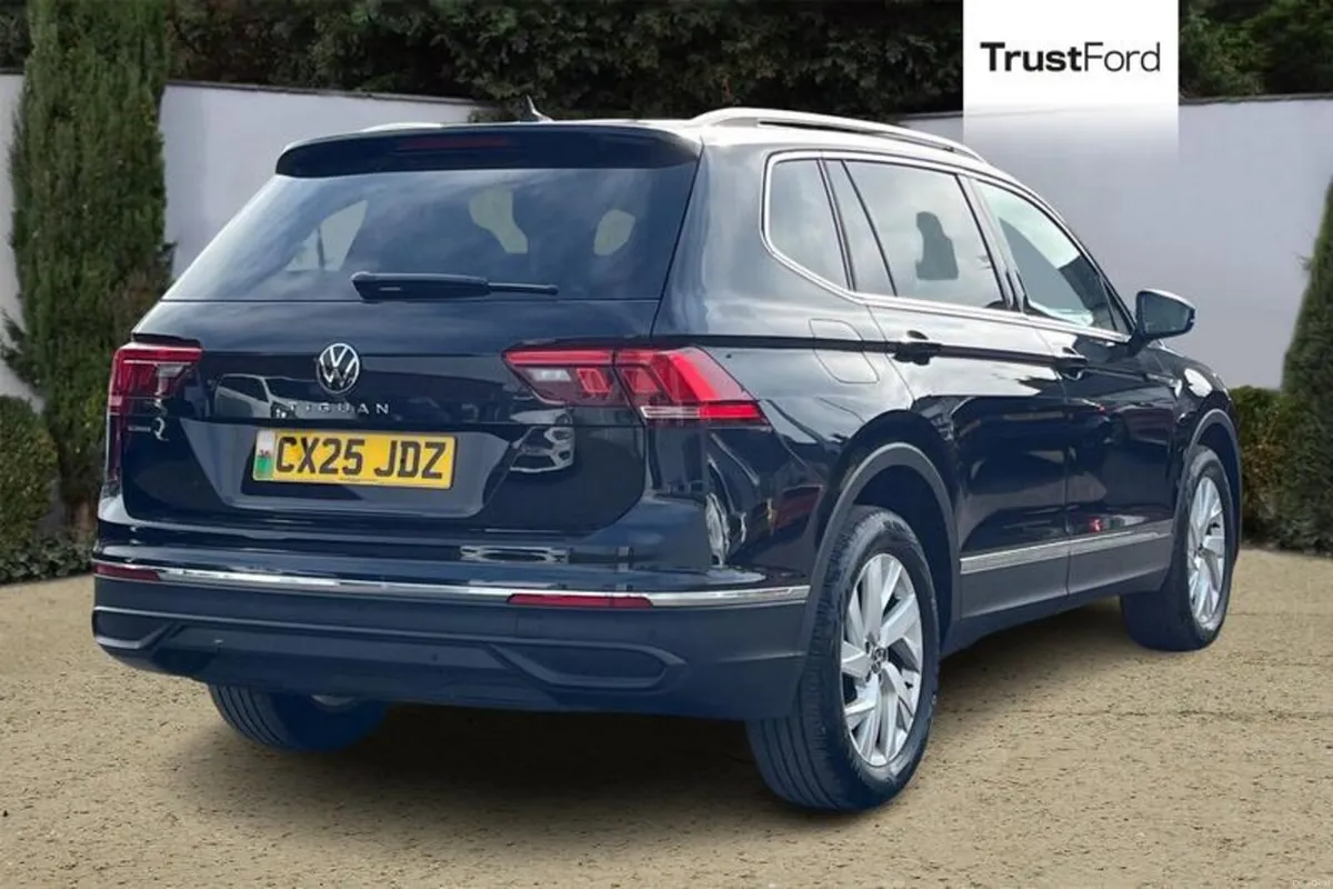 Volkswagen Tiguan Allspace Life - Image 4