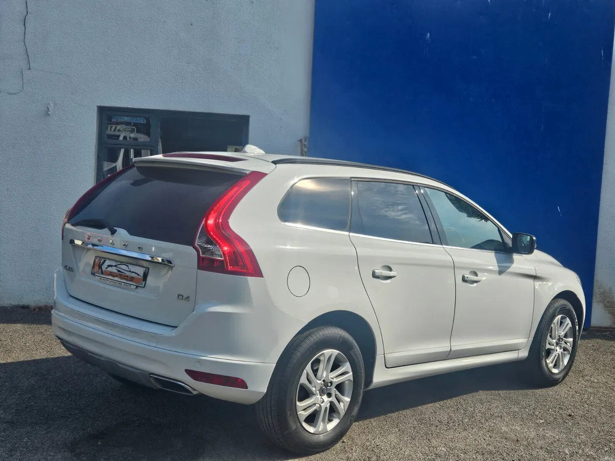 Volvo XC60 2017 automatic - Image 3