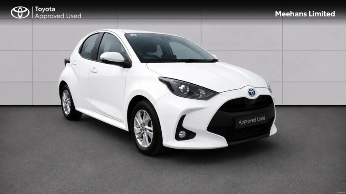 Toyota Yaris 1.5 HYBRID LUNA 4DR - Image 1