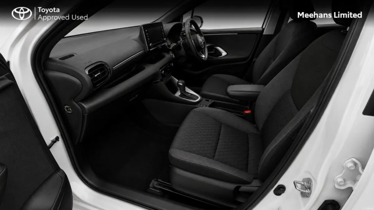 Toyota Yaris 1.5 HYBRID LUNA 4DR - Image 6