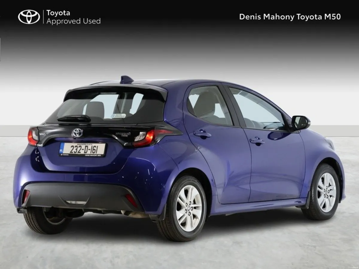 Toyota Yaris Luna Hybrid - Image 2