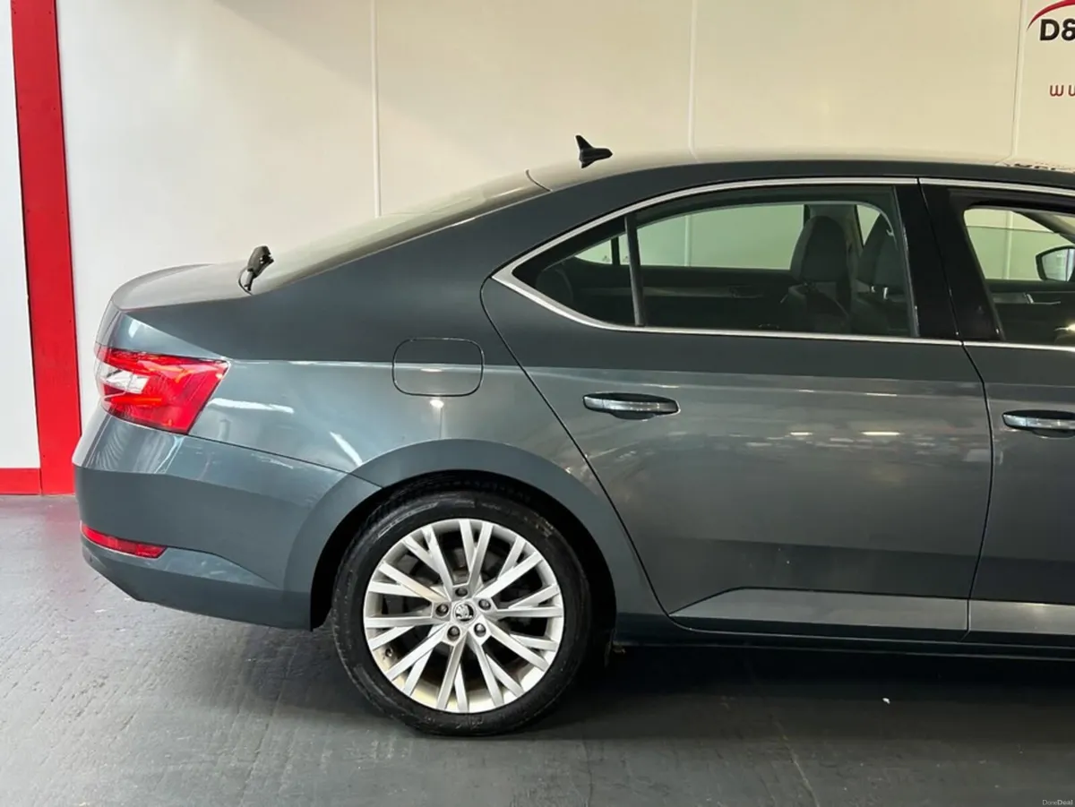 Skoda Superb STYLE 1.6 TDI 120HP DSG 4DR AUTO - Image 5