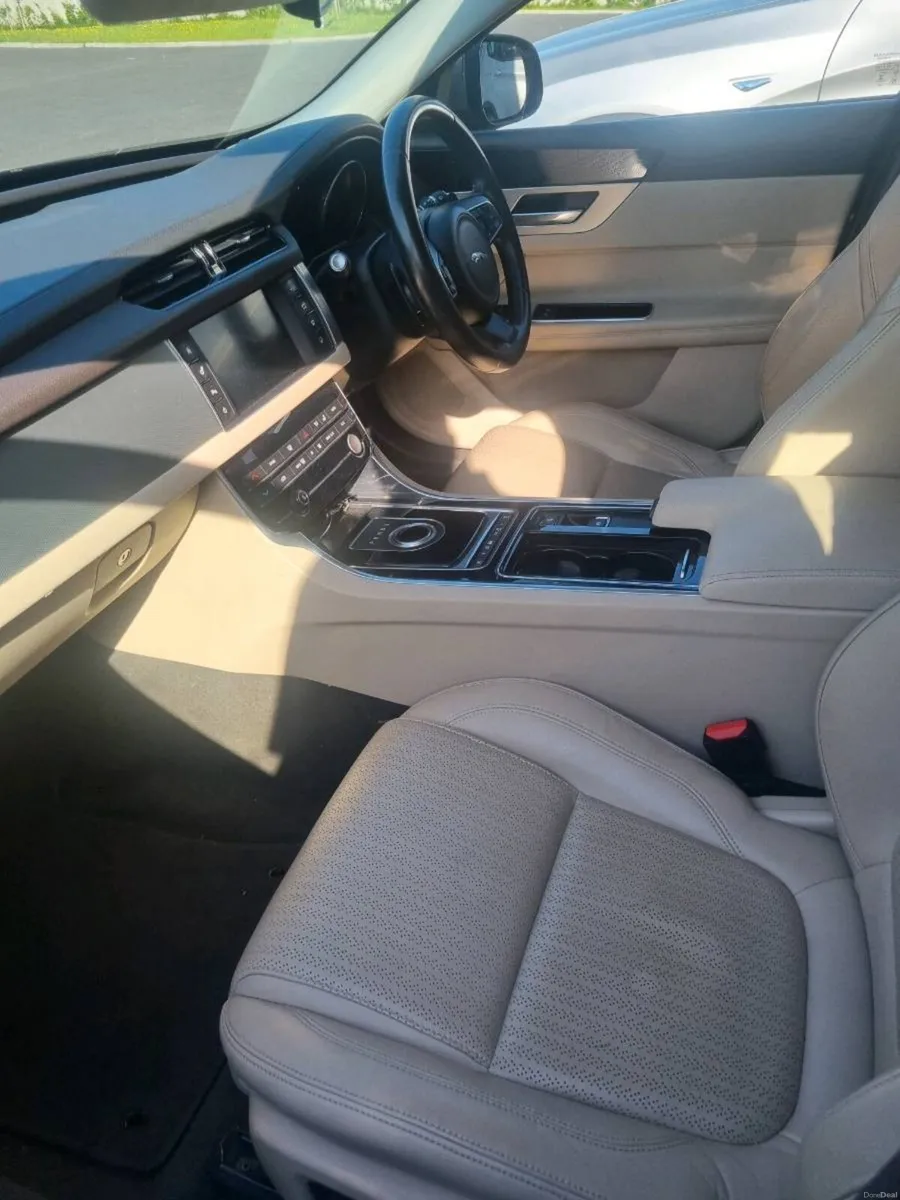 2016 Jaguar XF - Image 4